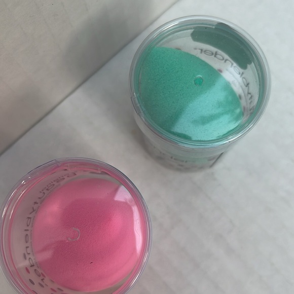 2 Beauty Blenders & Soap Brand New - Picture 2 of 3